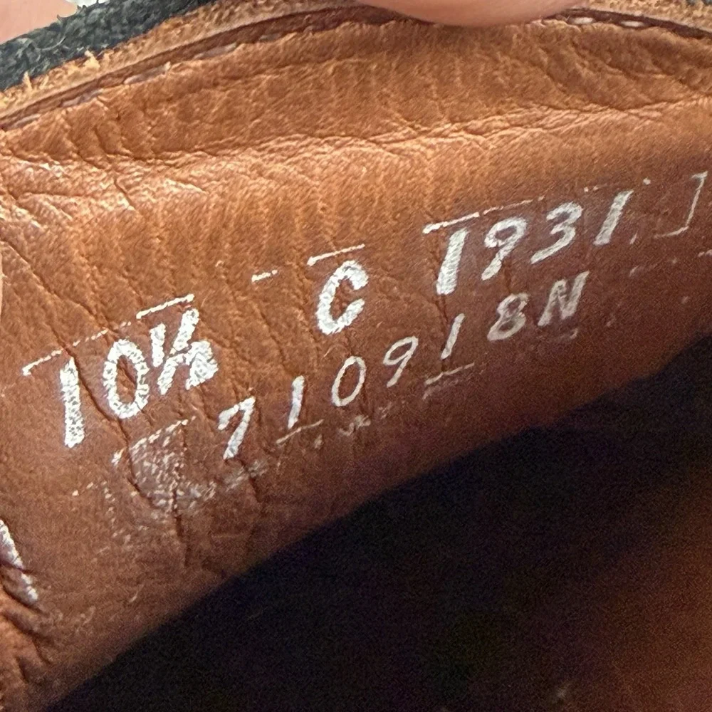 Allen Edmonds style split details
